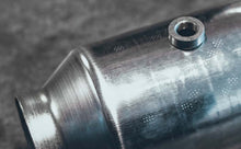 Load image into Gallery viewer, Magnaflow 551006 FITS 2.50in. Spun CA Universal Converter