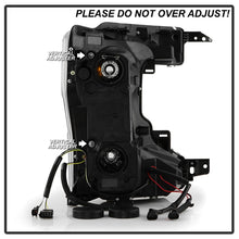 Load image into Gallery viewer, SPYDER 5088628 FITS Spyder Signature 20-22 Ford F250/F350 (Halogen) Proj. Headlights - Black (PRO-YD-FS20HALSI-SEQ-BK)