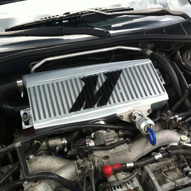 Mishimoto MMTMIC-WRX-01SLBL - Subaru 02-07 WRX/04-07 STi Top-Mount Intercooler KitPowder Coated Silver & Blue Hoses