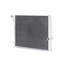 Load image into Gallery viewer, Mishimoto MMRAD-E46-323 FITS 99-06 BMW 323i/323i/328i/330i Performance Aluminum Radiator