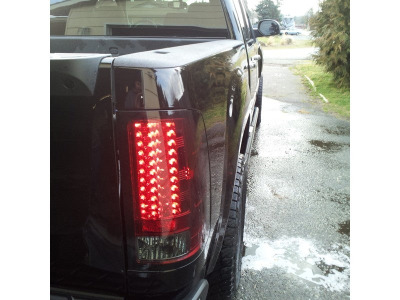 SPYDER 5014955 - Spyder GMC Sierra 07-13 (Not 3500 Dually 4 Rear Wheels)LED Tail Lights Red Clear ALT-YD-GS07-LED-RC