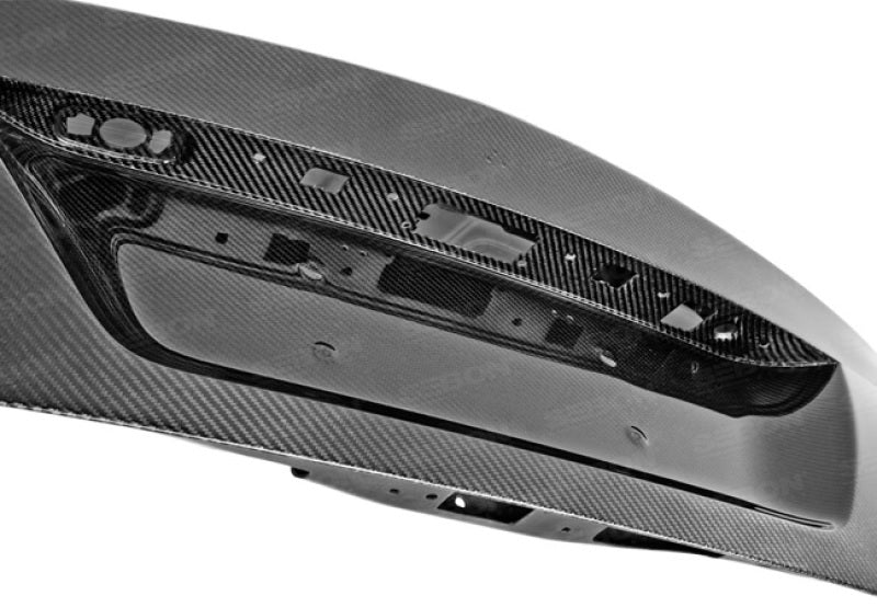 Seibon TL1112MBW204 FITS 12-14 Mercedes C-Class OE Style Carbon Fiber Trunk