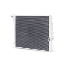Load image into Gallery viewer, Mishimoto MMRAD-E46-323 FITS 99-06 BMW 323i/323i/328i/330i Performance Aluminum Radiator