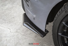 Load image into Gallery viewer, Seibon RL16FDFO-SA FITS 16-17 Ford Focus RS SA-Style Carbon Fiber Rear Lip