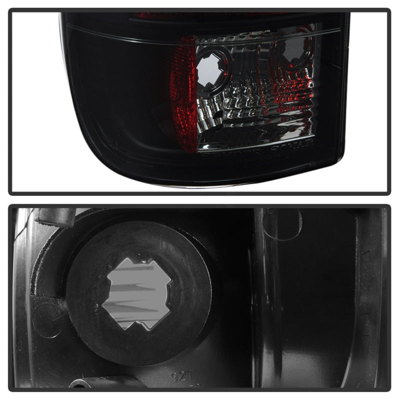 SPYDER 5084729 - Spyder 08-16 Ford Super Duty F-250 V3 Light Bar LED Tail LightsBlk Smoke ALT-YD-FS07V3-LBLED-BSM