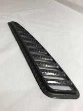 Load image into Gallery viewer, Reverie Universal Hood Vents - Carbon Fiber Pair Oben Box